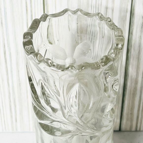 Vintage American Glass Etched Clear Vase Ribbed Top Flowers‎ Floral Star 12” - Picture 8 of 10
